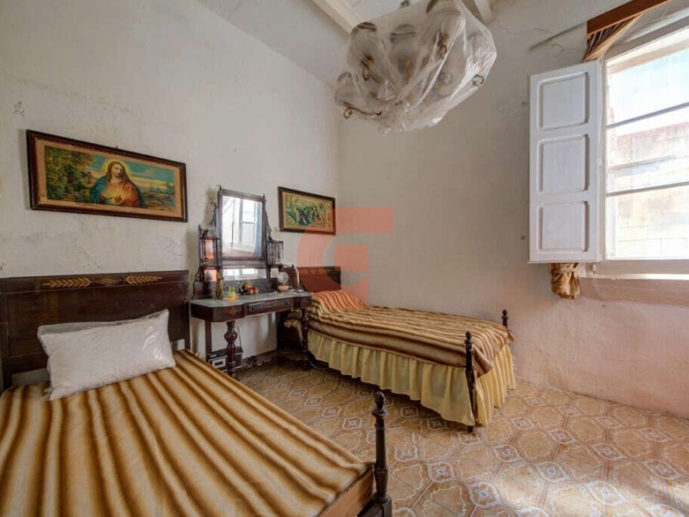 f6ba373e-9167-49d7-b113-eb53bb505451